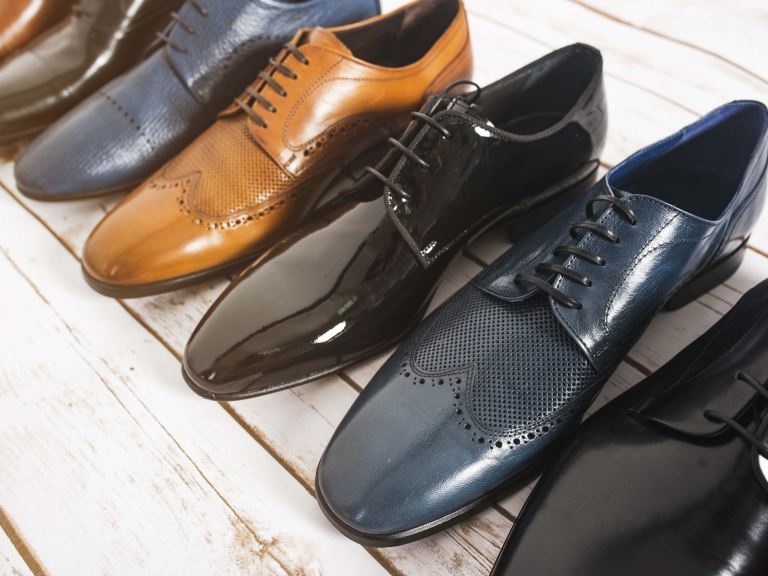 Nem tudod, hogy az öltönyödhöz milyen színű cipő passzol?